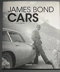 livre James Bond Cars Édition Chêne/E/P/A. Couverture abîmé,intérieure comme neuf.192 pages.