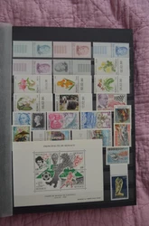 Ce lot comprend le BF 49 en plus des timbres correspondant.