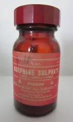Includes the original dark red bakelite screw cap. Refer to the multiple pictures. MORPHINE SULFATE, small cubes....