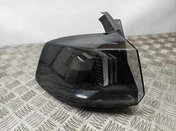 Enjoliveur inf feu arriere gauche pour PEUGEOT 5008 II 1.5 BLUEHDI 130 2016. Modèle: 5008 II 1.5 BLUEHDI 130. Nous...