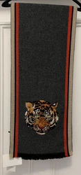 For sale is an authentic Gucci SU Highlands jacquard Tiger scarf. As can be seen there are the colors grey, red, navy,...