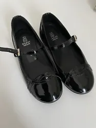 Gucci kids shoes size 25 EU. They were my daughters shoes. Very well taken care of.