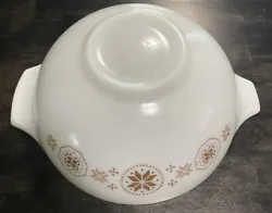 Preowned Vintage Pyrex Cinderella Town and Country 4 QT mixing Bowl #444. Does have some light scratches from use. No...