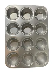 Fat Daddios 12 Cup Unisex Silver Aluminum Standard Muffin Pan MFNSTD Case Of 6.