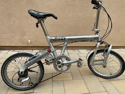 This silver Birdy folding bike is perfect for anyone who needs a reliable and versatile mode of transportation. With 18...