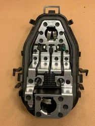 Platine porte ampoule feu arrière droit pour Renault Clio 4. Renault (Pièce dorigine). Toutes les images sont...
