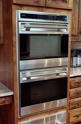 Cobalt blue porcelain oven interior. Broiler Pan Included: Yes. Speed Oven: No. Steam Oven: No. Microwave: No. Dual...