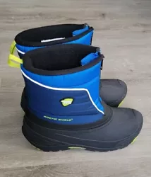 Boys Arctic Shield Blue/Black/Green Winter Snow Boots Size 5.
