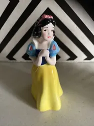 This vintage ceramic figurine of Snow White is a must-have for any Disney collector. Crafted in Malaysia, it stands at...
