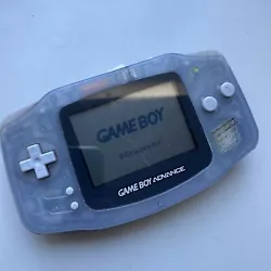 Console Game Boy Advance Coloris : translucide Fonctionne bien. Son, touches ok. Des rayures sur l’écran voir...