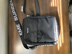 Supreme ss18 shoulder bag in great condition has been used but with care no flaws, stains or tears. Really nice...