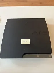 Sony PlayStation 3 250 Go Console - Noire. Console vendue sans câble ni jeu ni manette présentant des rayures.Il...