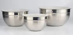 Stainless steel mixing bowls 3 piece set with lids.