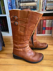 Keen Baby Bern leather side zip boots, size 7.  In pre-worn condition, normal wear with some scuff marks and a few...
