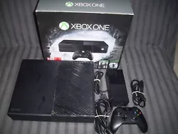 Bonjour, je vends cette console Microsoft Xbox one 1 To dans sa boîte dorigine pack tomb raider.Vendue avec câble...
