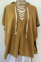 Really cute top in excellent pre owned condition.