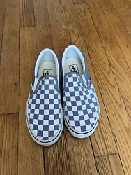 Elevate your sneaker game with these blue and white checkered VANS. Perfect for teens and men alike, these athletic...