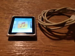  Apple iPod Nano 6ème Génération 8go 8gb gris Silver A1366 + câble fonctionne.  Rayure sur arrière voir photo