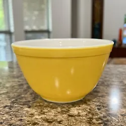 Vintage Pyrex Yellow 401 1.5 Pt Mixing Nesting Bowl. *Very good, used condition w/ no chips, cracks or dishwasher...
