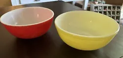 Add a splash of vibrant color to your kitchen with this charming set of two vintage PYREX mixing bowls. The large...