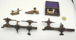 Lot de différentes pièces de tour dhorloger Tour a pivoter. Bronze et acier Orfèvrerie  Montre Dhorloger et...