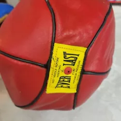 Everlast 4213 Small 4lb Red Punching Speed Bag Gyro Balanced.  Will ship deflated