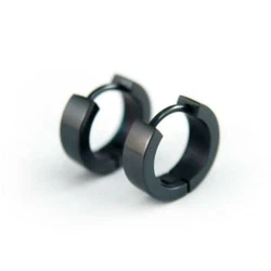 Paire de superbes boucles doreilles percées réalisées dans un acier inoxydable de haute qualité. La couleur noire...