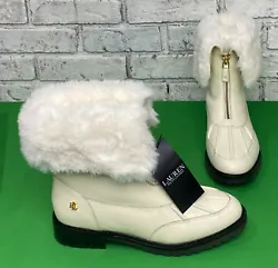 Stay stylish and comfortable during winter with these Lauren Ralph Lauren snow boots. Perfect for travel, workwear, and...