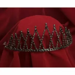 Add matching elegance to darker looks with the Black Rhinestone Queens Crown. A large black rhinestone adorns the very...