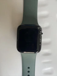 apple watch series 5 40mm. Condition is 