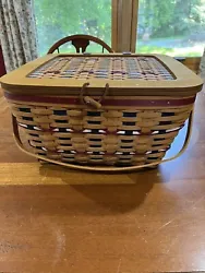 RARE Longaberger Picnic Basket!!! EUC! This is hard to find! Nonsmoking home. Comes with protector.