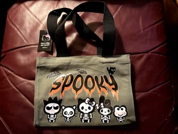 From our Hello Kitty and Friends x Forever 21 collection, this canvas tote bag features 