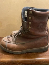 Looking for a stylish and durable pair of boots? Check out these Red Wing Irish Setter 808 Waterproof Boots in brown...