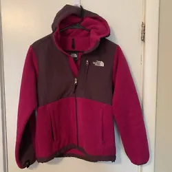 The north face denali hooded jacket women’s small. No rips, or holes. Shipping is to continental 48 states. See all...