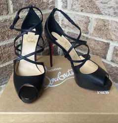 Elevate your shoe game with these stunning black Christian Louboutin Holly Alta 120 heels in size 39.5. These peep toe...