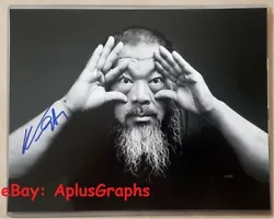 The autograph is not a pre-print or a copy. This is an 11x14 printed in a lab on photographic paper and is NOT a laser...