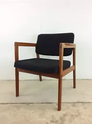 Condition: Original teak finish is in excellent condition. This chair is ready to be used.