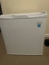 This Avanti mini fridge is brand new and has never been used. It is a perfect addition to any home or office, providing...