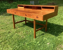 Expected wear… note top of desk top towards the front. MID CENTURY. Convertible to a flat surface / table.