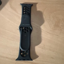 Bracelet Apple Watch Nike, NEUF, Modèle 38/40/41mm. A vendre bracelet Apple nike officiel taille 40 compatible Apple...