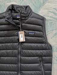 It is a nice dark gray color that will pair well with an array of colors. Recycled polyester shell is windproof and...
