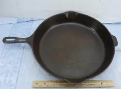 We believe the maker may possibly be made by Griswold or Wagner Ware. Size and Makeup : approx. 19