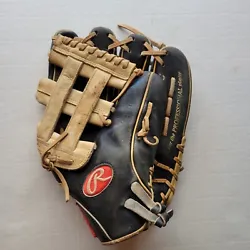 Rawlings Heart of the Hide R2G 12.25ʺ inch Baseball Glove RHT PROR207-6BC.  Tear on glove between index and middle...