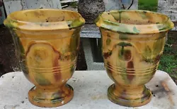 Paire anciens Vases Médicis En terre cuite émaillée  Style Anduze  Très chic Éclats et fissures visibles sur les...