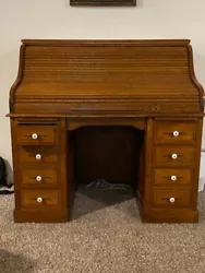 antique late 1800s roll top desk. All wood levers and latches 