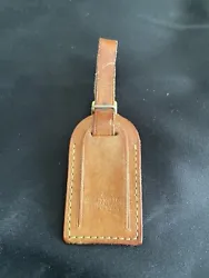 Porte Étiquette Louis Vuitton Vintage Bagage. Longueur 7 cmLargeur 4 cmBon état