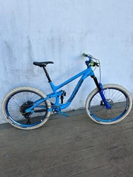 Raceface Atlas Crank with race face interlocking conch system chain ring. Spank Oozy downhill wheel set double walled...