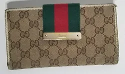 Up for sale is a vintage Gucci GG Monogram brown canvas and cream leather wallet. Manufacturers product #181672-0959....