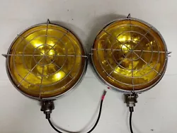 PAIRE DE PHARE CIBIE 45 pas neufs mais très correct. les phares fonctionnent et sont montés en lampes 12 volts.