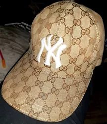 Gucci Mens New York Yankees MLB Monogram GG Adjustable Baseball Cap Hat.